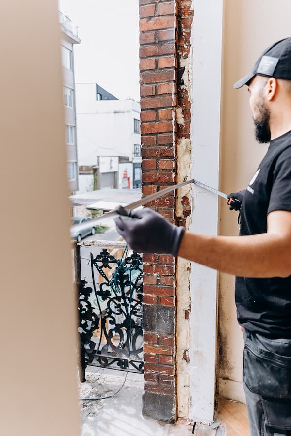 Prise de mesures pour moustiquaire sur mesure