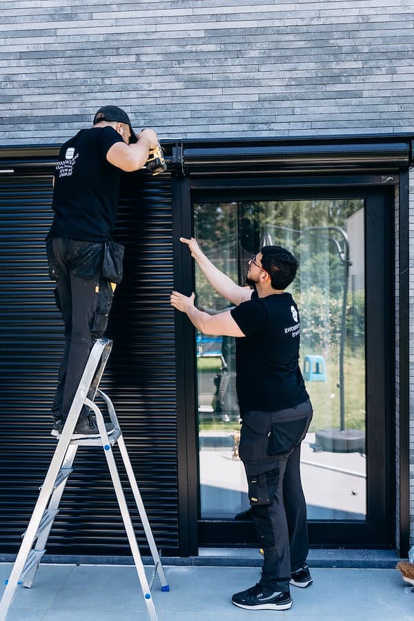 Volets roulants maison moderne